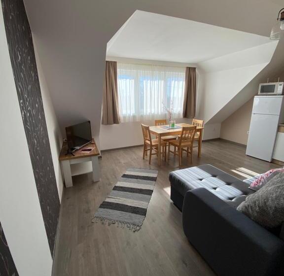 اتاق استاندارد, Platán Apartmanház