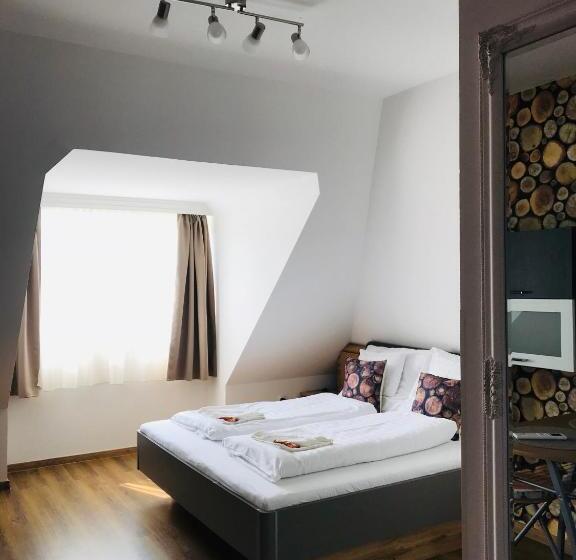 آپارتمان 1 خوابه با چشم‌انداز باغ, Platán Apartmanház