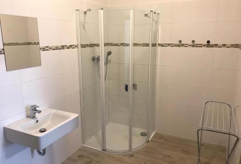Номер Deluxe, U Jeřába   Komplex C