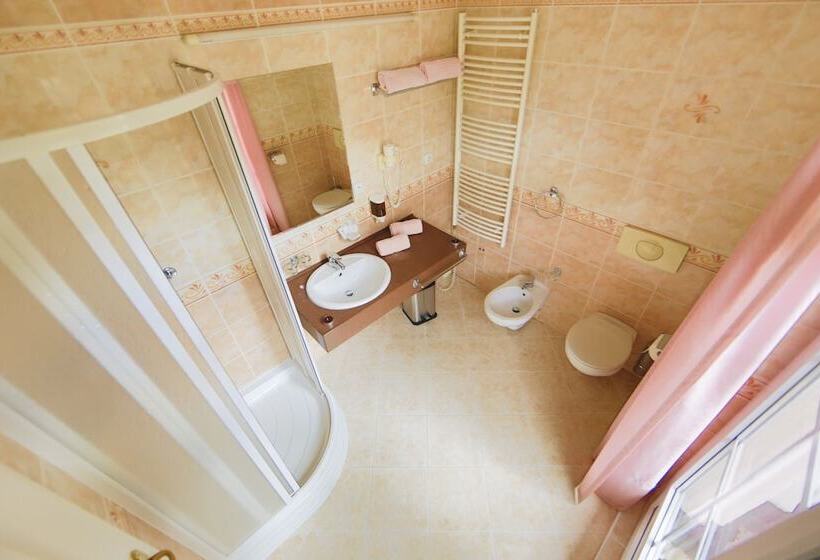 Quarto Estandar, Lázeňská Léčebna Mánes