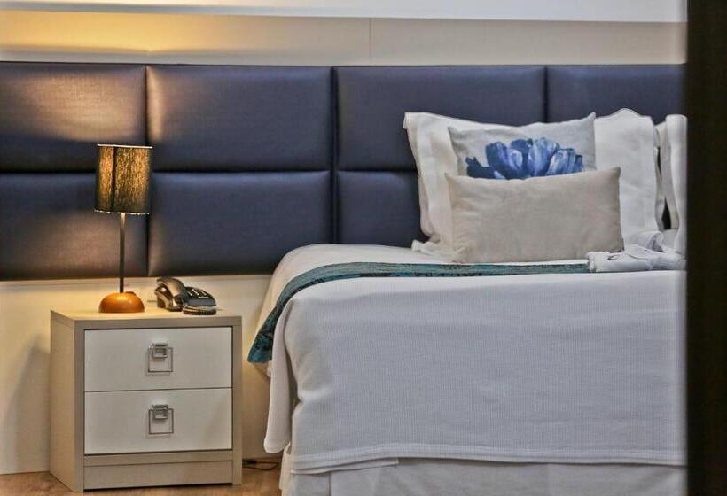 디럭스 4인 룸, Estaleiro Guest House