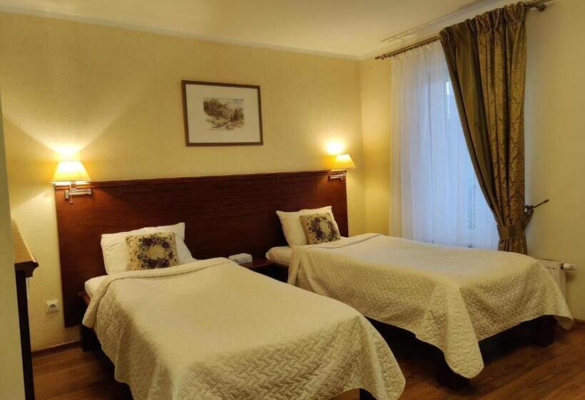 اتاق ساده سه‌ نفره, Motelis Smakų Smakas
