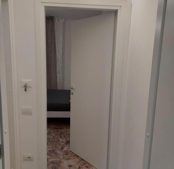اتاق استاندارد سه نفره, Affittacamere 24h
