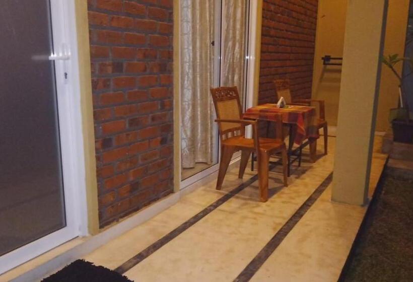 اتاق لوکس خانوادگی, Petit Guest House
