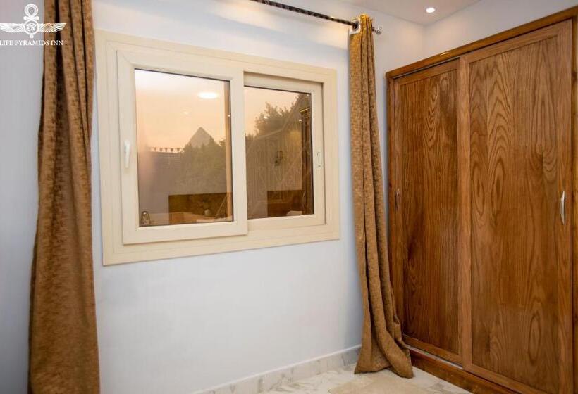 اتاق استاندارد سه نفره, Life Pyramids Inn