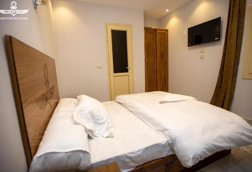اتاق لوکس با تخت بزرگ, Life Pyramids Inn