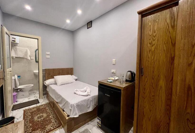 اتاق استاندارد یک نفره, Life Pyramids Inn