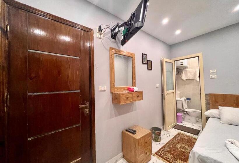 اتاق استاندارد یک نفره, Life Pyramids Inn