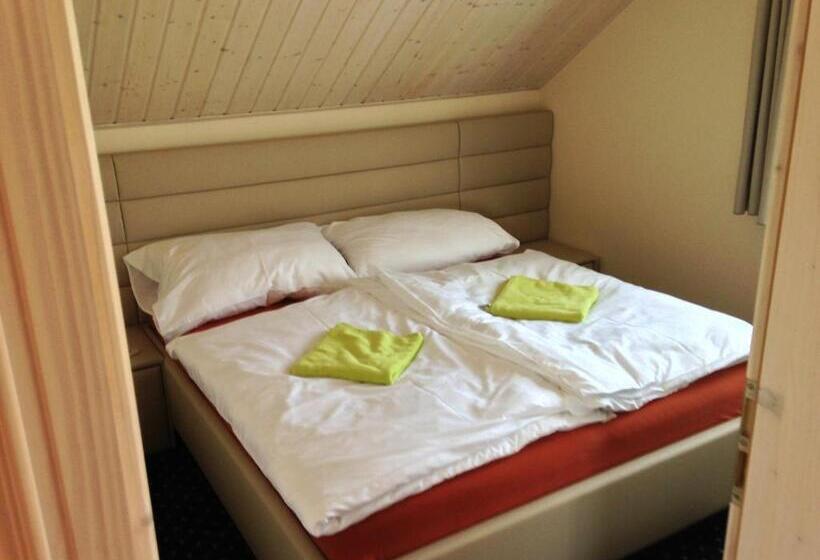 آپارتمان 1 خوابه با بالکن, Lake View Apartments Near Golf Resort Kunětická Hora, Dříteč