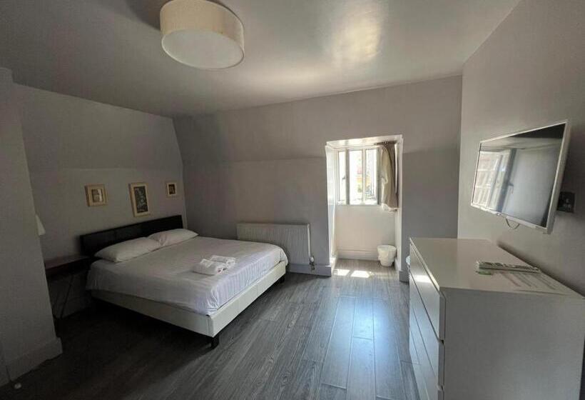 Полулюкс Повышенной Комфортности, Petticoat Accommodations