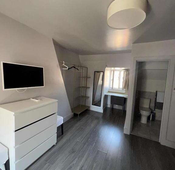 Полулюкс Повышенной Комфортности, Petticoat Accommodations
