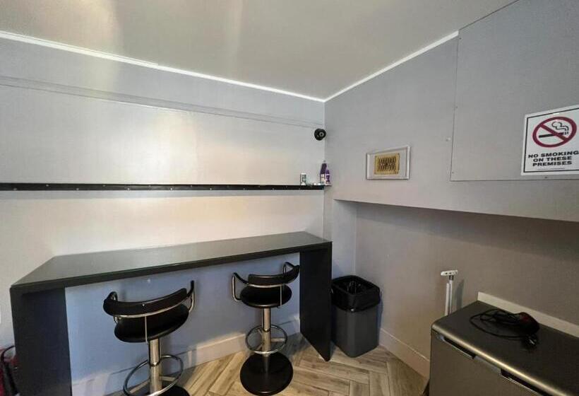 Полулюкс Повышенной Комфортности, Petticoat Accommodations