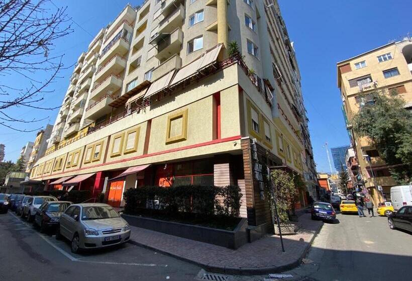 اتاق ساده سه‌ نفره, Retreat Apartments