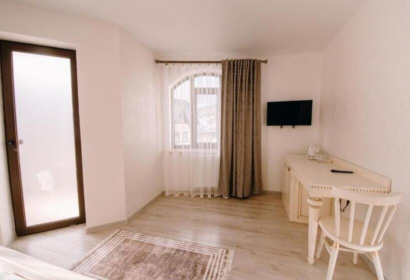 سوییت, Premium Hotel & Spa