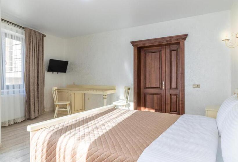 سوییت, Premium Hotel & Spa