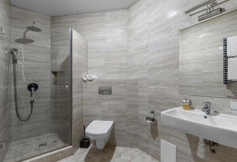 اتاق استاندارد چهار تخته, Premium Hotel & Spa