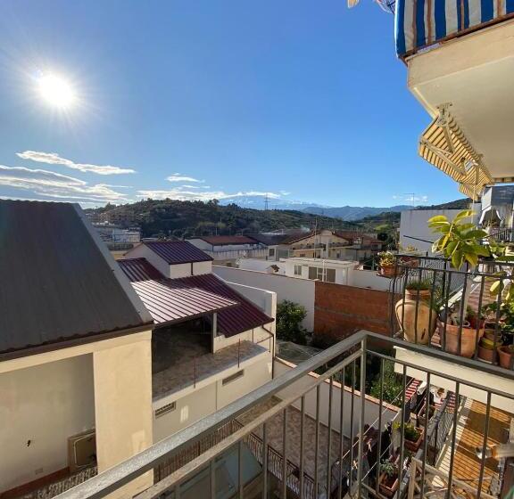 اتاق لوکس با بالکن و چشمانداز دریا, Nick & Santo S Holiday Homes B&b