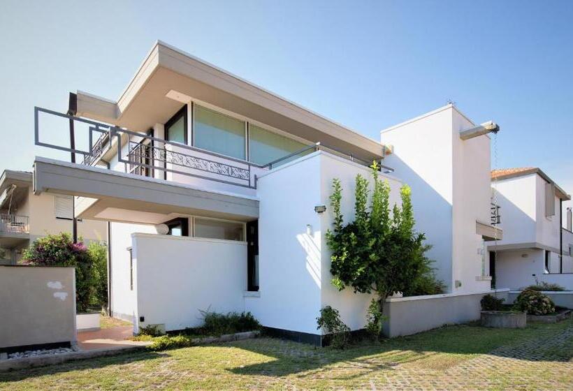 اتاق لوکس با بالکن, B&b Villa Apuana