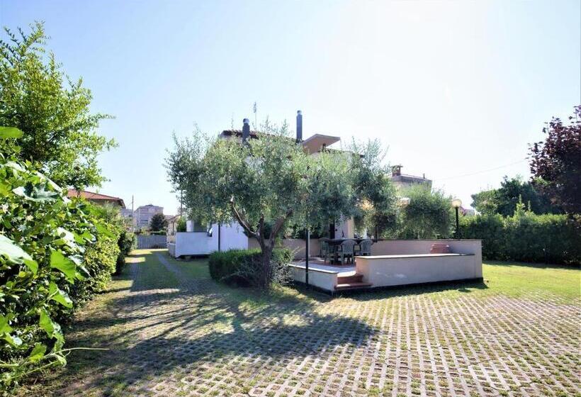 اتاق لوکس با بالکن, B&b Villa Apuana