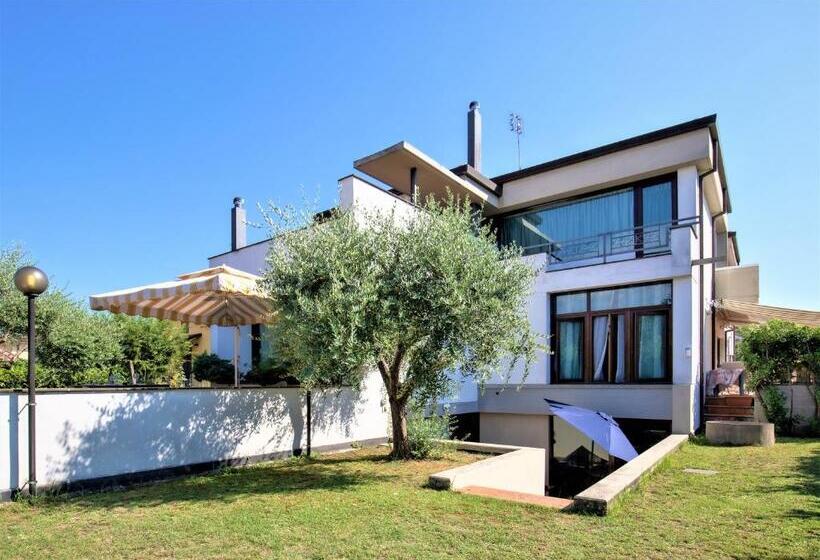 اتاق لوکس با بالکن, B&b Villa Apuana