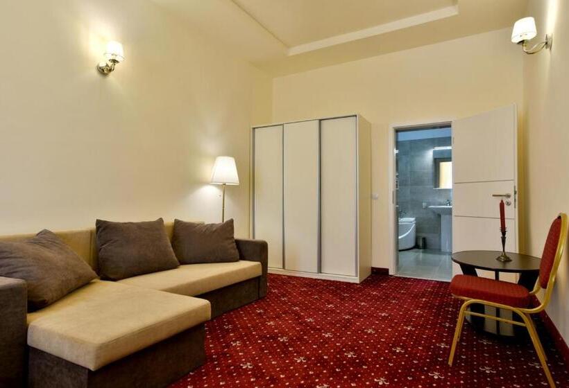 Четырехместный Номер Deluxe, Top Royal Central Brasov