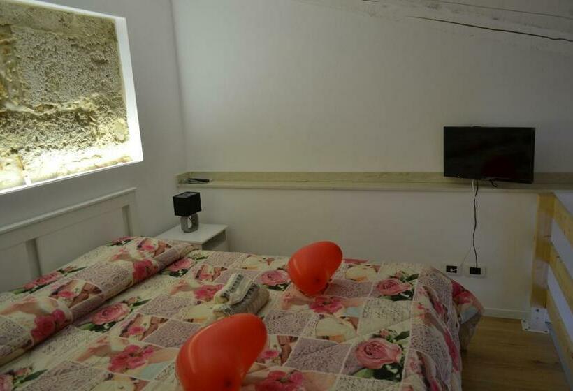 اتاق خانوادگی, Regina Lucia Casa Vacanze