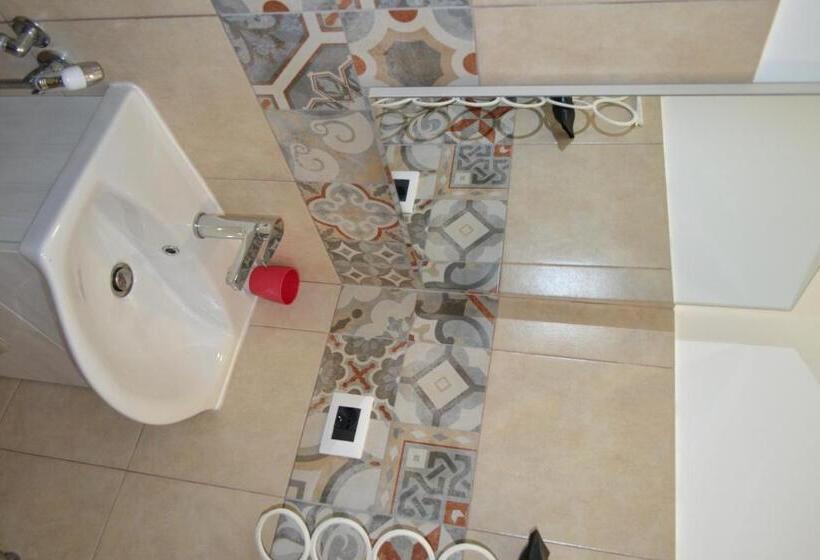 اتاق خانوادگی, Regina Lucia Casa Vacanze