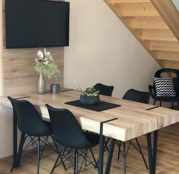 اتاق دوبلکس, Apartmány Koněvova