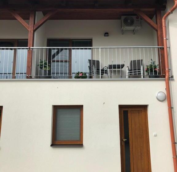 اتاق دوبلکس, Apartmány Koněvova