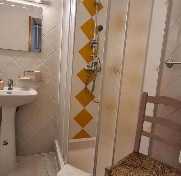 اتاق استاندارد یک نفره, Bea S Bed & Breakfast