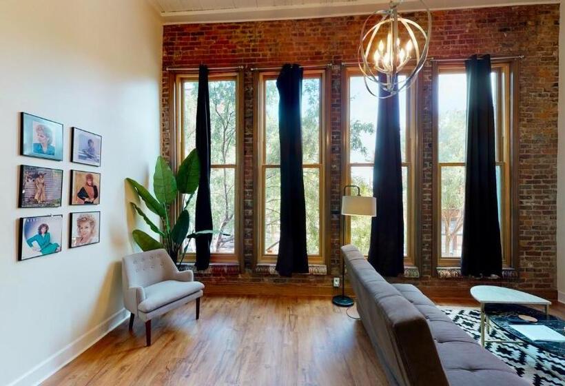 חדר סטנדרט, The Lofts At 107