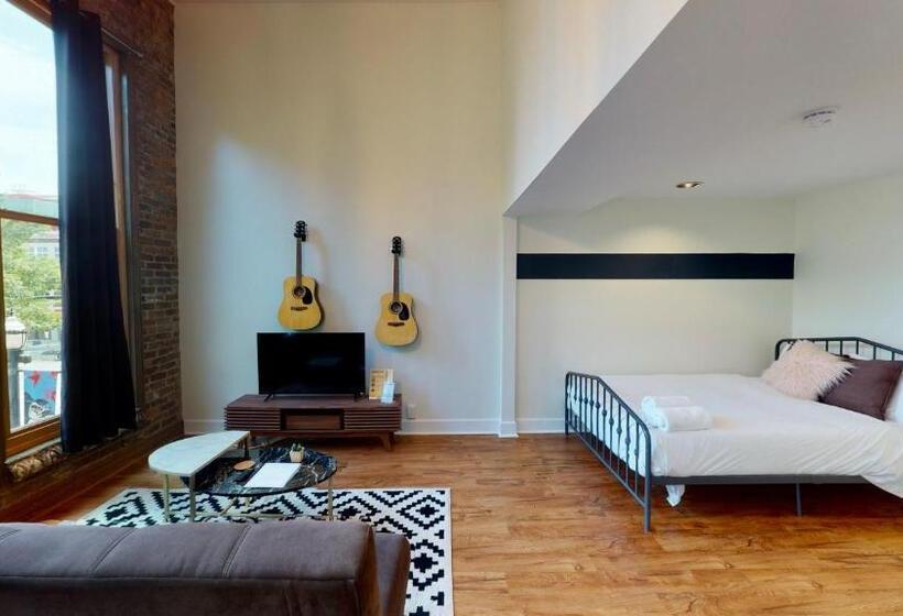 חדר סטנדרט, The Lofts At 107
