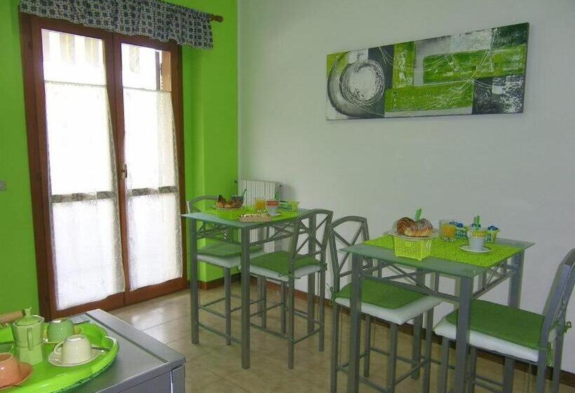 Стандартный внешний трехместный номер с ванной комнатой, B&b La Villetta