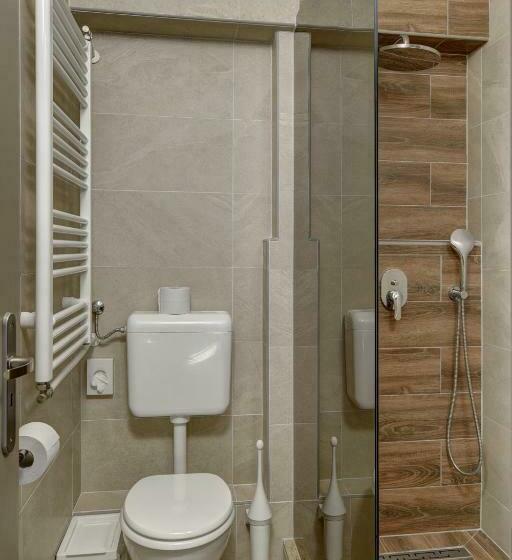 استودیوی استاندارد, Familia Panzió & Apartmanház Győr