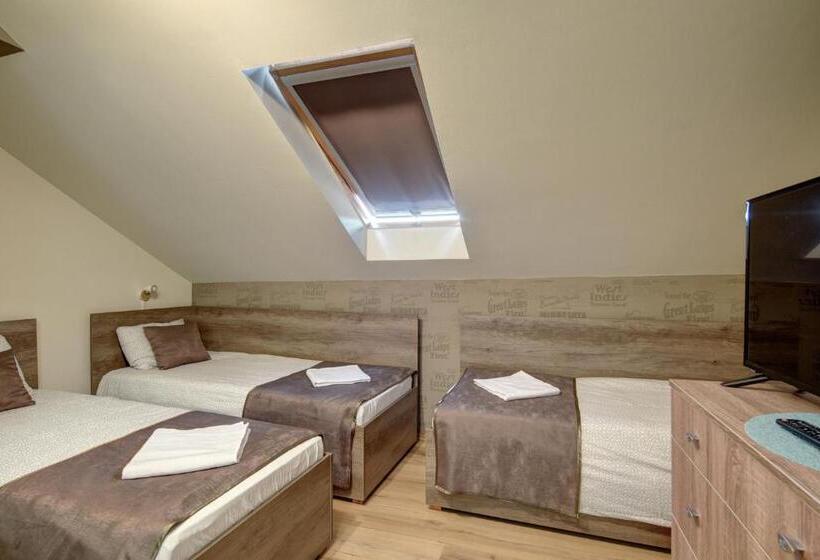 استودیوی استاندارد, Familia Panzió & Apartmanház Győr