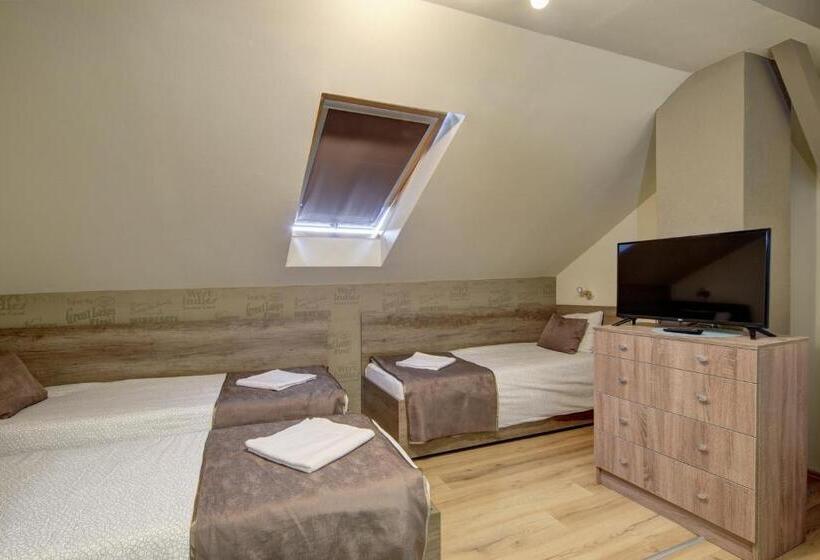 استودیوی استاندارد, Familia Panzió & Apartmanház Győr