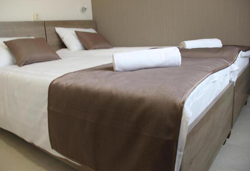 اتاق استاندارد, Familia Panzió & Apartmanház Győr