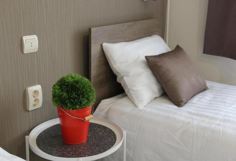اتاق استاندارد سه نفره, Familia Panzió & Apartmanház Győr