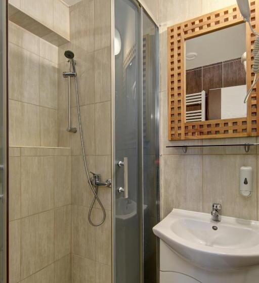 استودیوی استاندارد, Familia Panzió & Apartmanház Győr