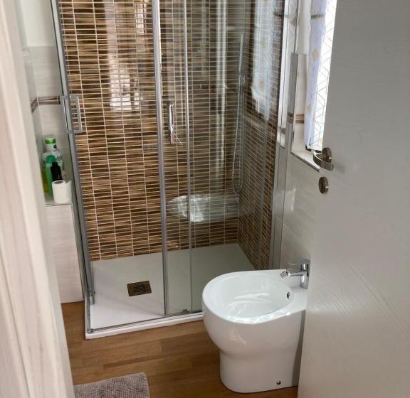 اتاق لوکس, Room Saronno + B&b