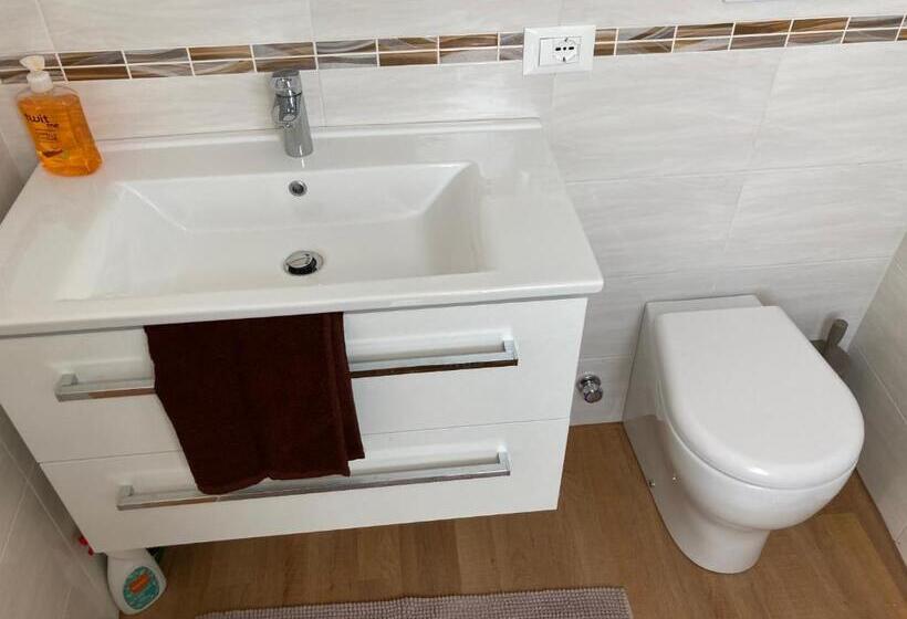 اتاق لوکس, Room Saronno + B&b