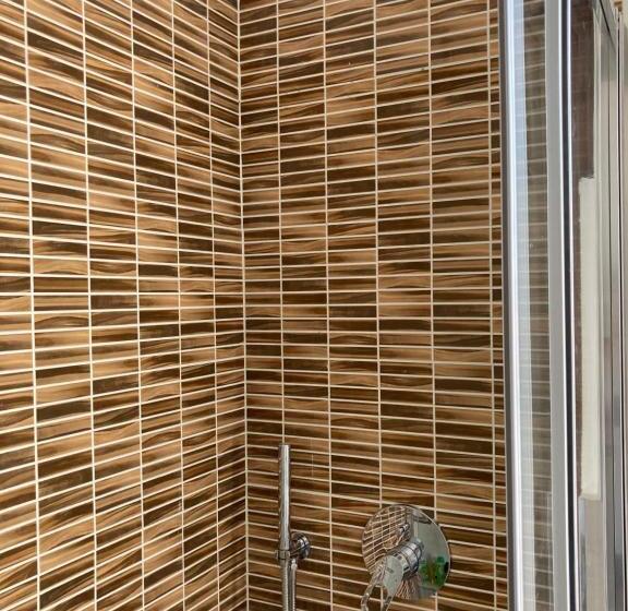 اتاق لوکس, Room Saronno + B&b