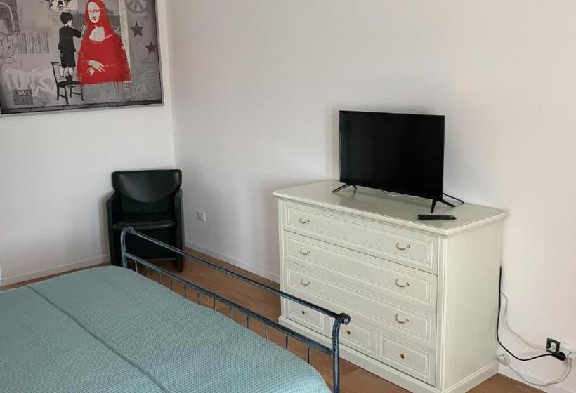 اتاق لوکس, Room Saronno + B&b