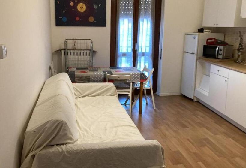 آپارتمان سوپریور 1 خوابه, Room Saronno + B&b
