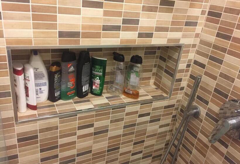 اتاق سوپریور, Room Saronno + B&b