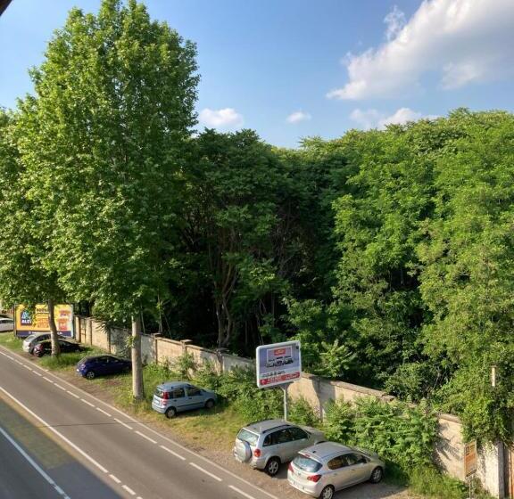 اتاق لوکس, Room Saronno + B&b