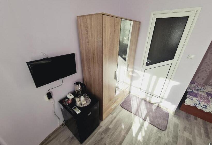 Номер Стандарт, Fema Guest House
