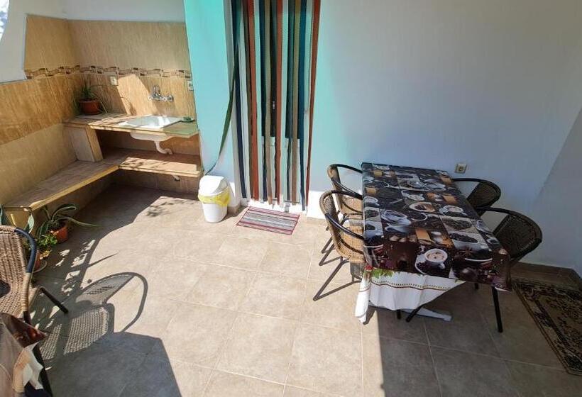Семейный Номер, Fema Guest House