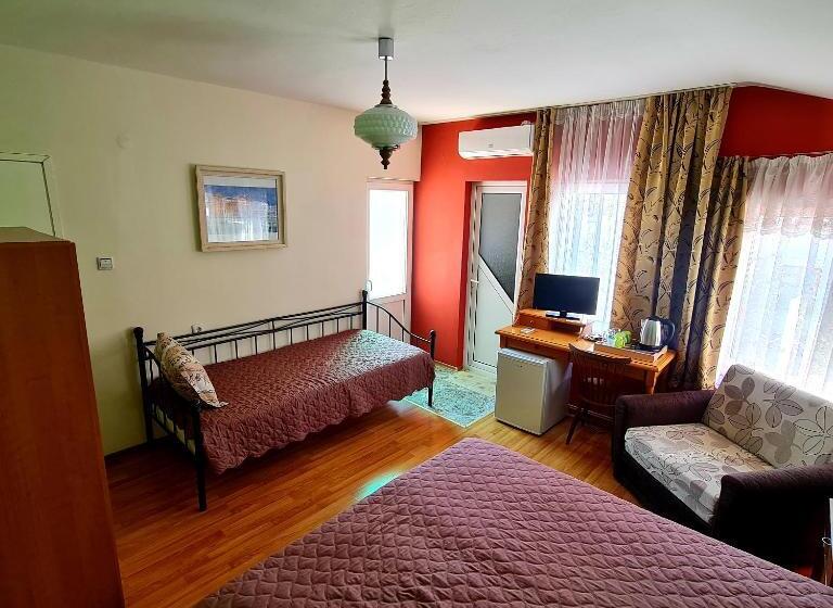 Семейный Номер, Fema Guest House
