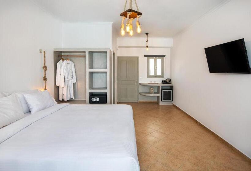 اتاق استاندارد با چشم‌انداز استخر, Kalya Suites